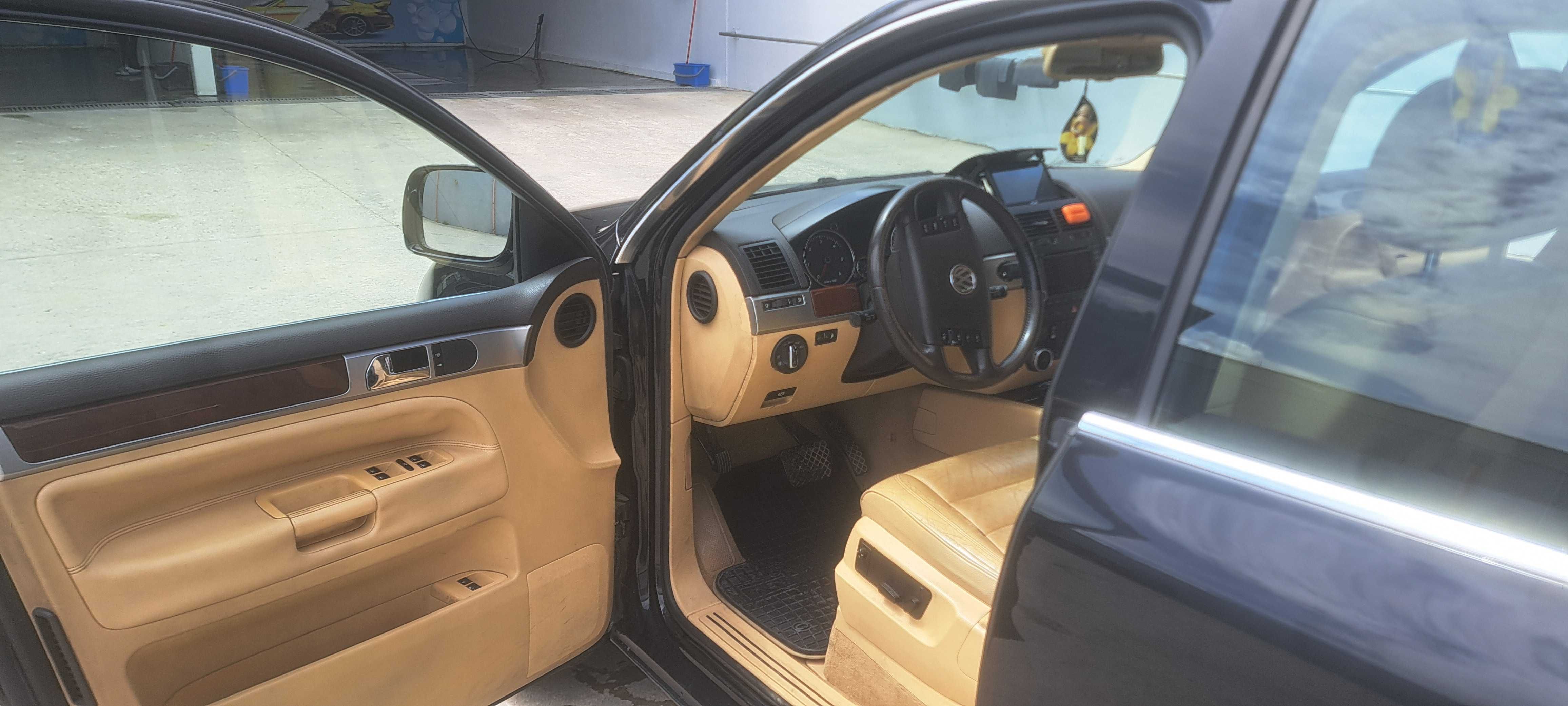 Tuareg2.5 R5 2004година