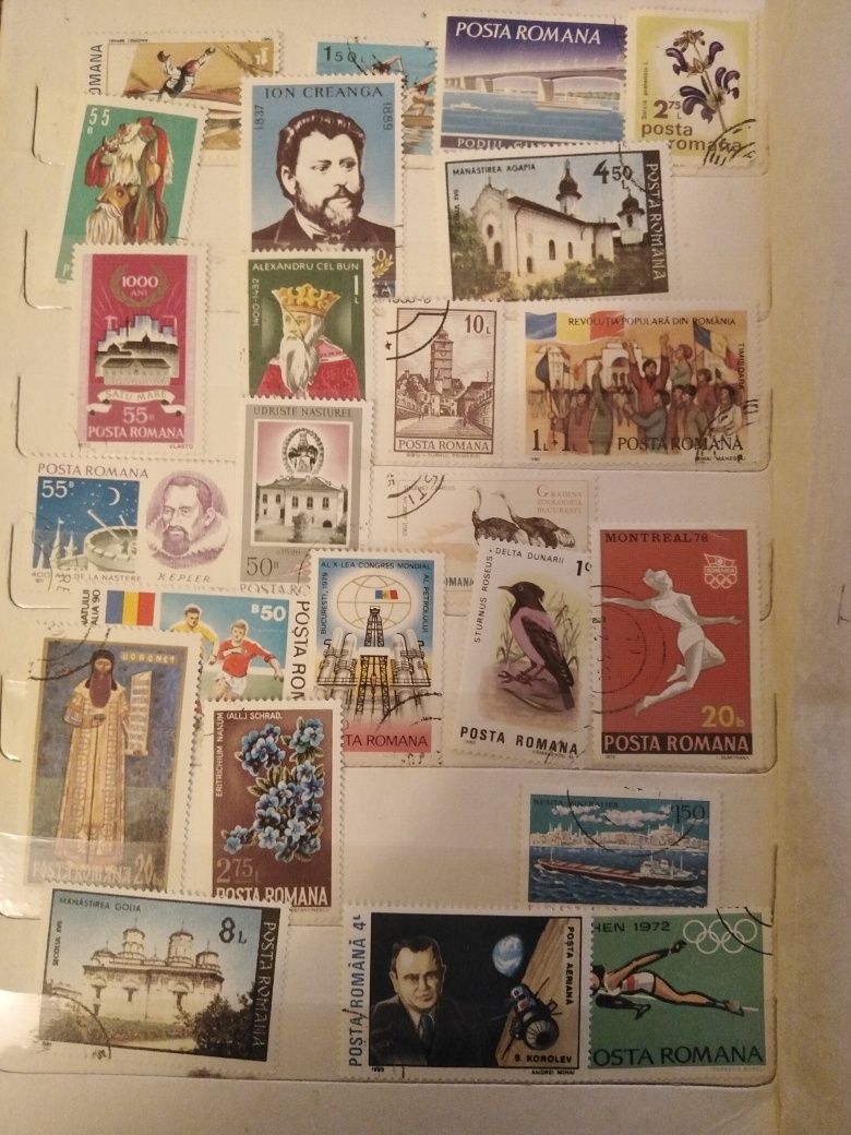Vând clasor cu timbre  românești și străine vechi pt colecționari