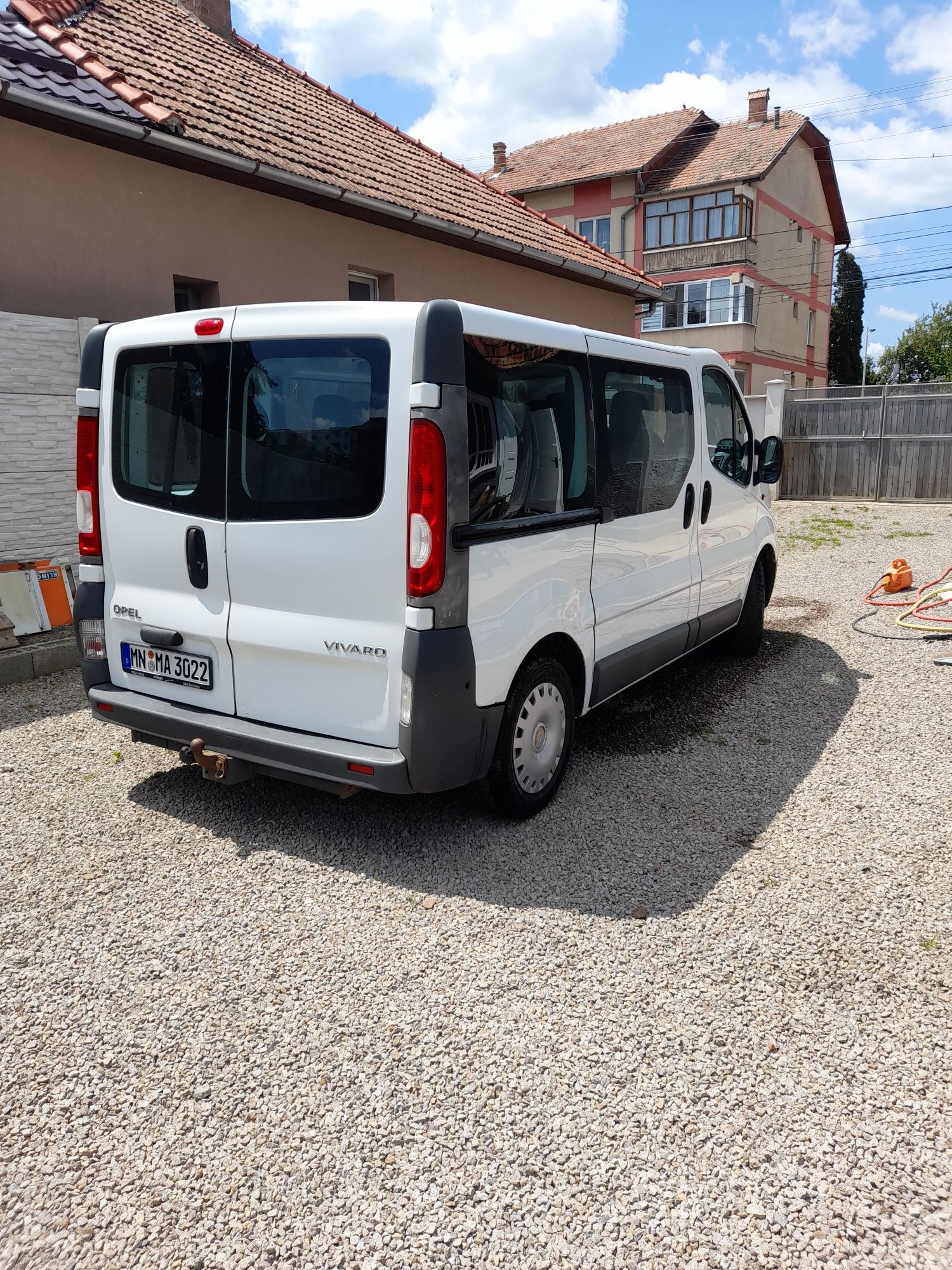 Opel Vivaro 2l, 9 pers , 2010