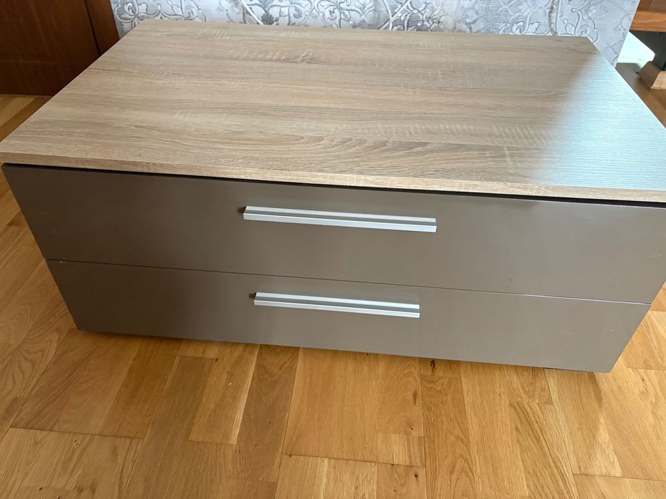 Vând comoda sufragerie