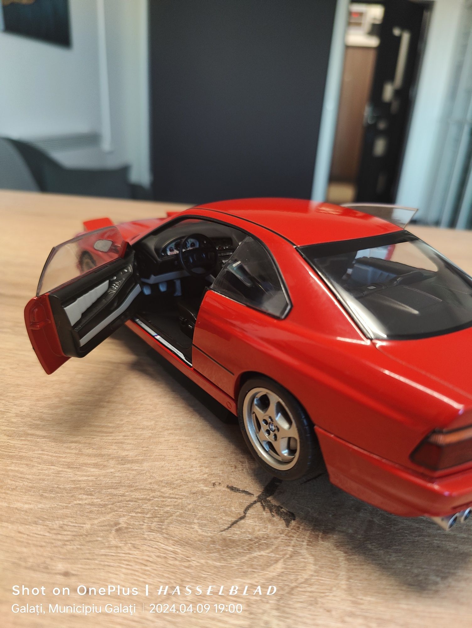 Machetă BMW 850 csi E31 1:18