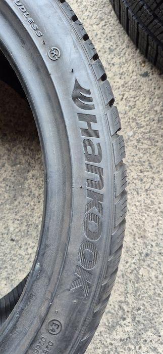 4 anvelope iarna Hankook,fata 225/40/18,spate 255/35/18.Pret/bucata