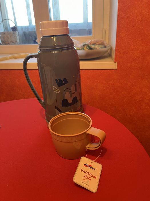 Термос новый в упаковке, 1 литр