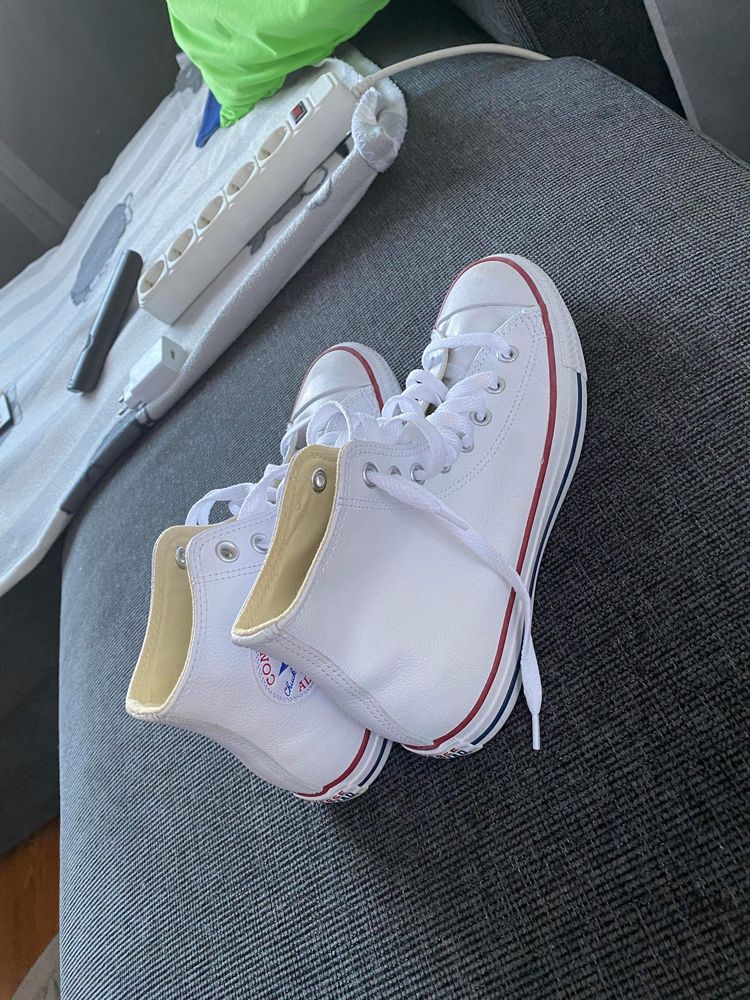 Vand Converse din piele Albi noi