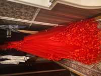 Шикарное платья 3D со шлейфом а так же можно верх убрать в общем шикар