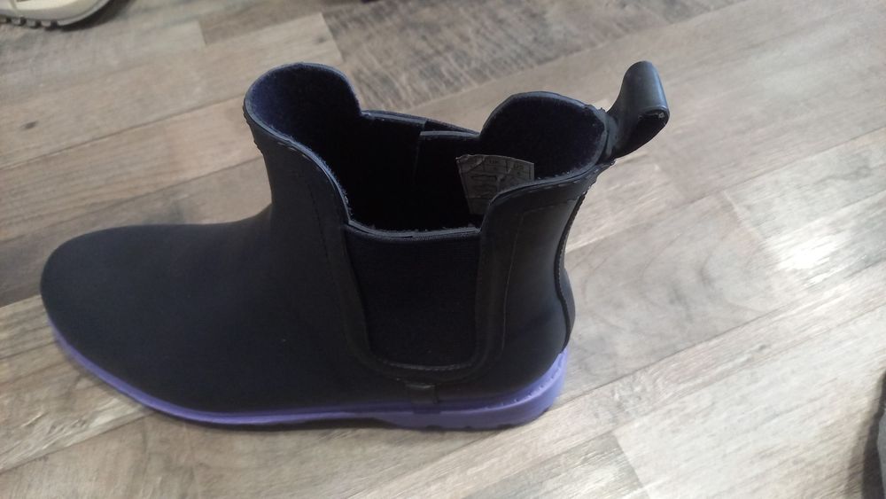 Сапожки женские продам