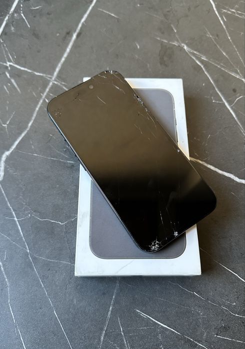 IPhone 16 Black 128GB Счупен екран