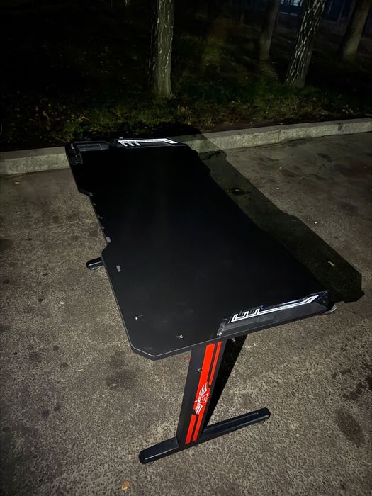 Продаеться стол для компьютера