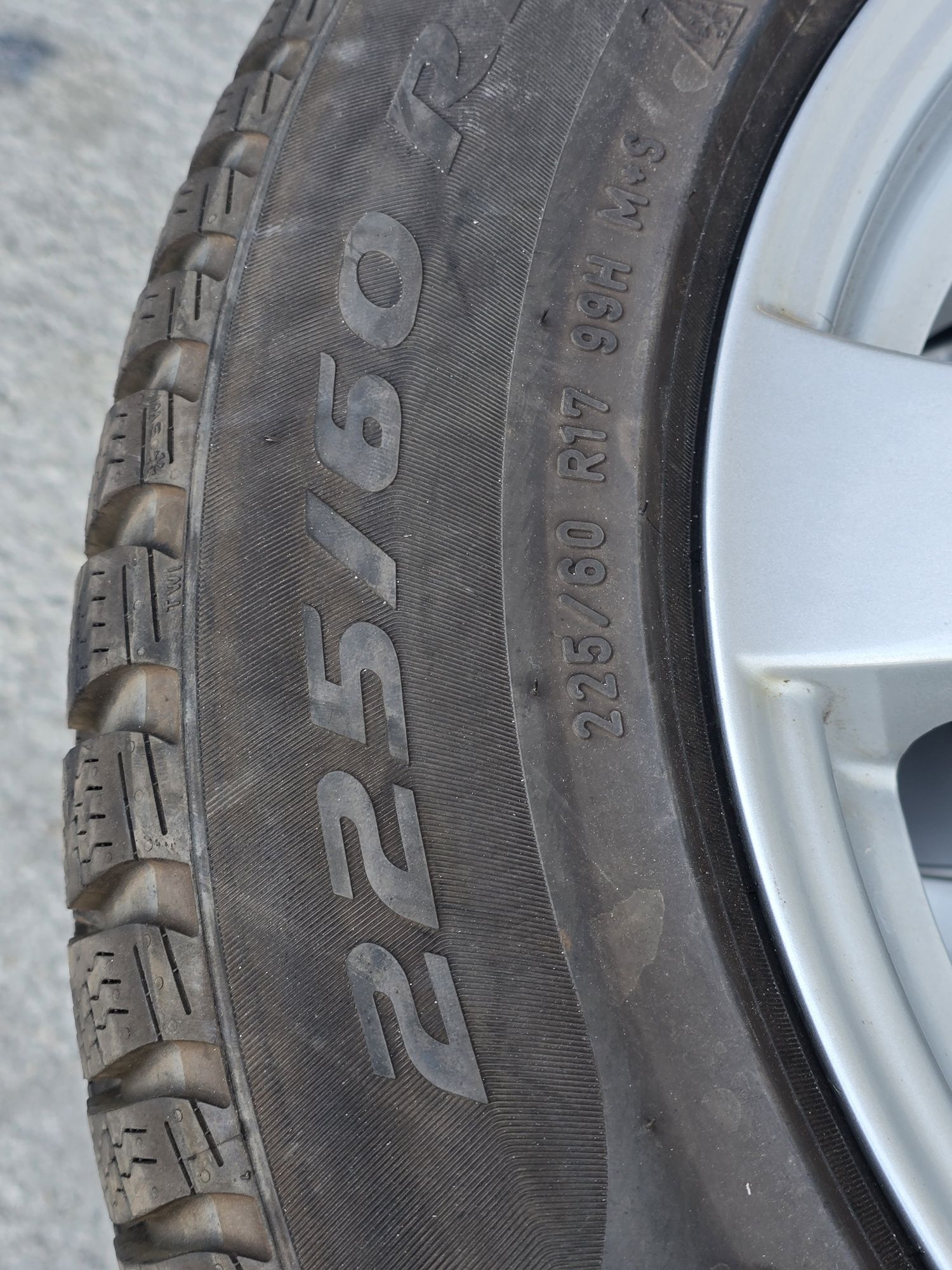 4 Броя 225/60/17 Pirelli 2x7,5mm 2x6,8mm 20dot