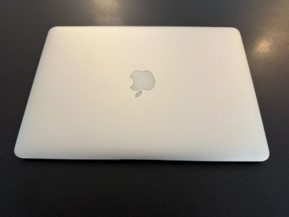 Macbook Air A1466 (2015) macOS Sonoma 13 inch 8GB Ram 128 GB storge