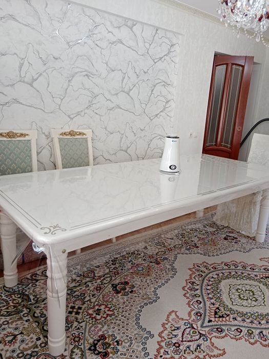 Продается стол в отличном состоянии почти новый