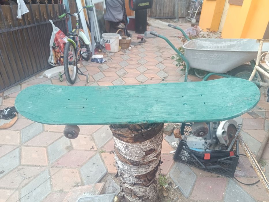 Skateboard diferite culori