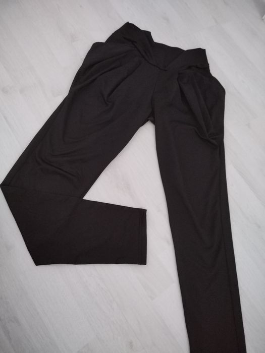 Pantaloni negri dama cu buzunare și pense laterale S