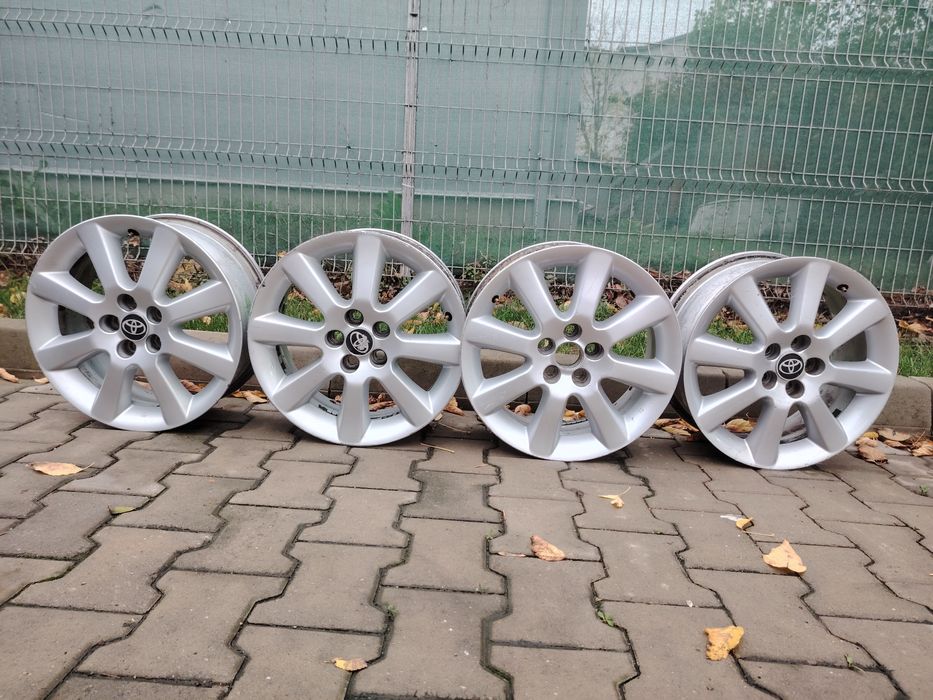 Vând jante originale Toyota pe 16