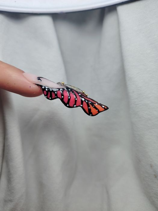 Ofer servicii de manichiura, pedichiura