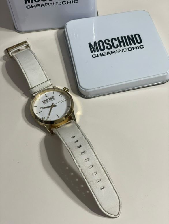Часовник Moschino