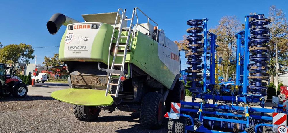 Combina CLAAS Lexion 570 + Heder Paioase 7,5m – 290 kW – An 2010