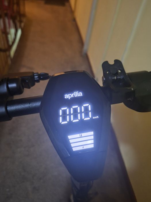 Trotinetă electrica aprilia