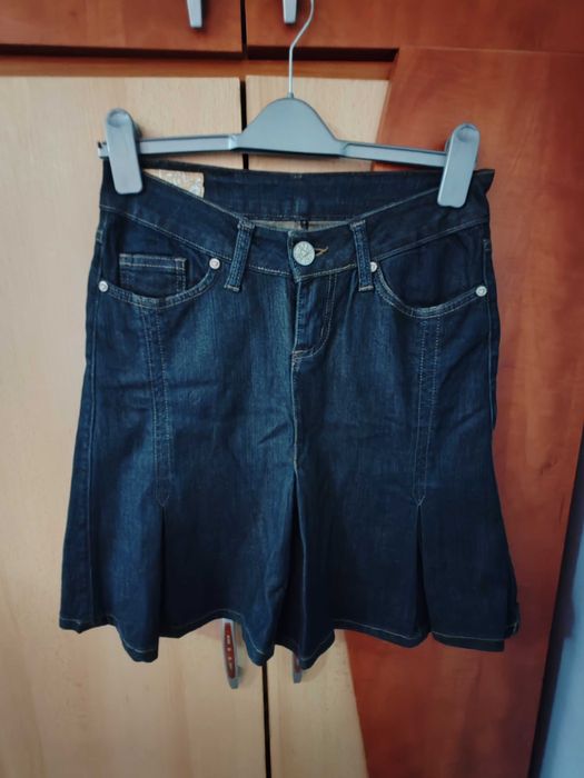 Vând fuste și pantaloni de blugi