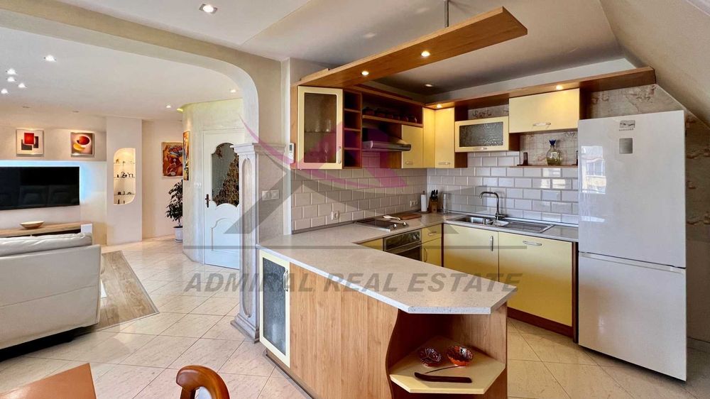 Уникален Имот! Истинско Бижу! Тристаен- Център