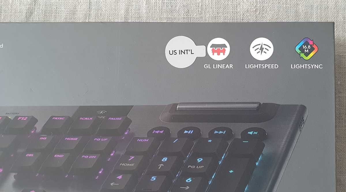 Logitech G915 с гравирана БДС кирилизация в гаранция до 26.02.2026