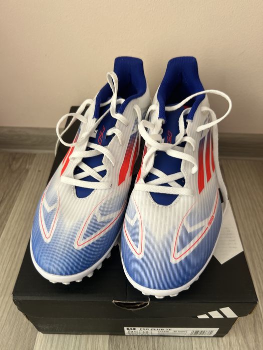 Ghete de fotbal F50 CLUB TF