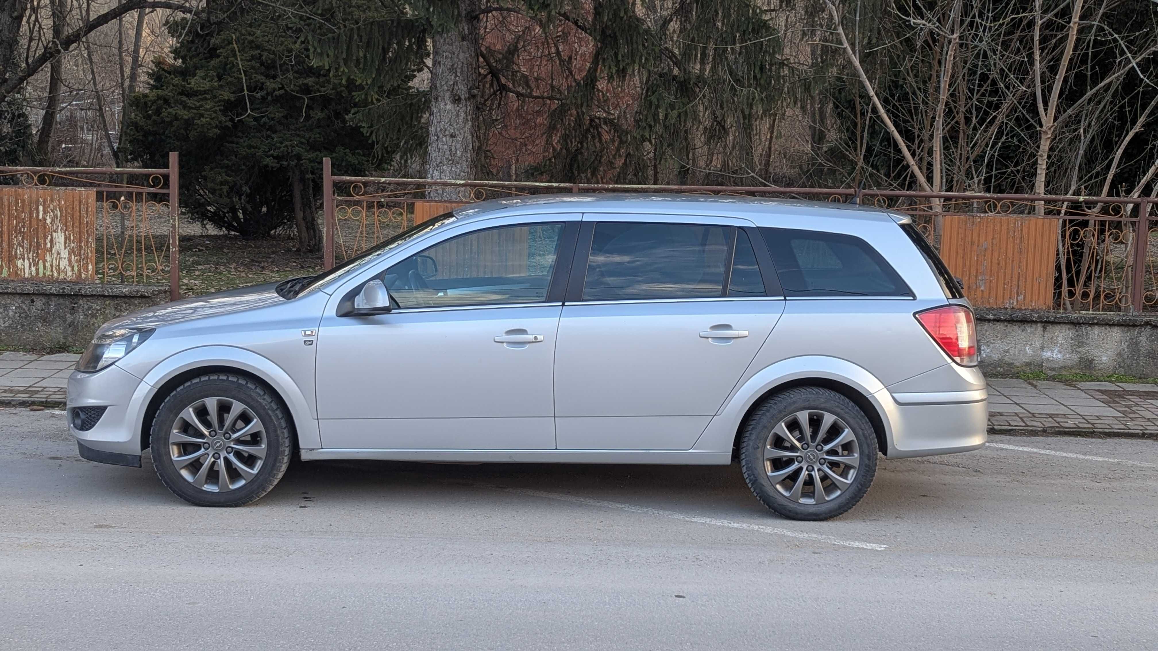 Комби Opel Astra 2010