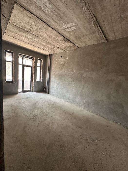 Коробка. 1100$ 1 кв.м Гагарина 2 этаж 4 хона 136кв сквозной