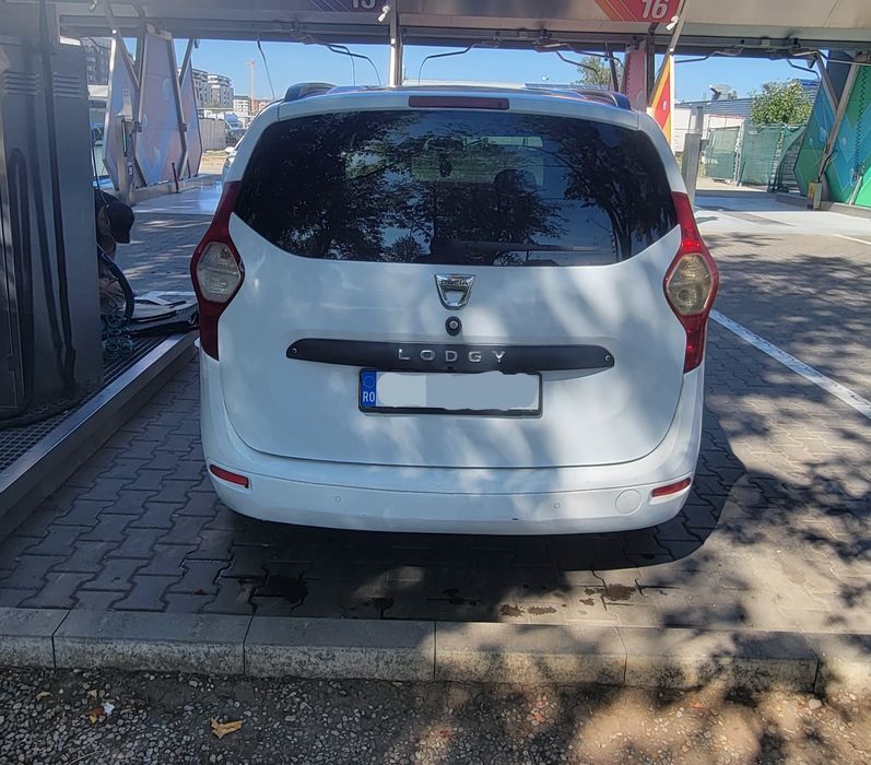 Dacia Lodgy 1.6 8V cu GPL din fabrică, avariată.