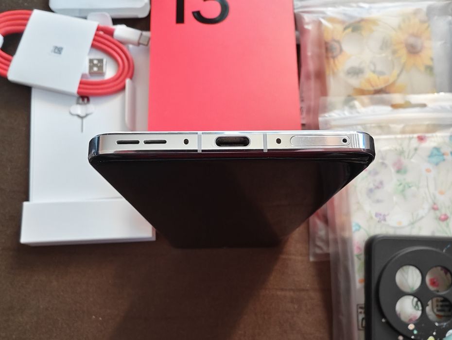 OnePlus 13 16/512 Gb с гаранция от Технополис