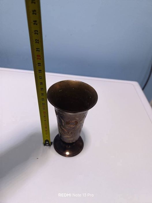 Бронзова вазичка
Цена 18 лв