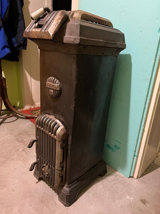 Пернишка печка за твърдо гориво