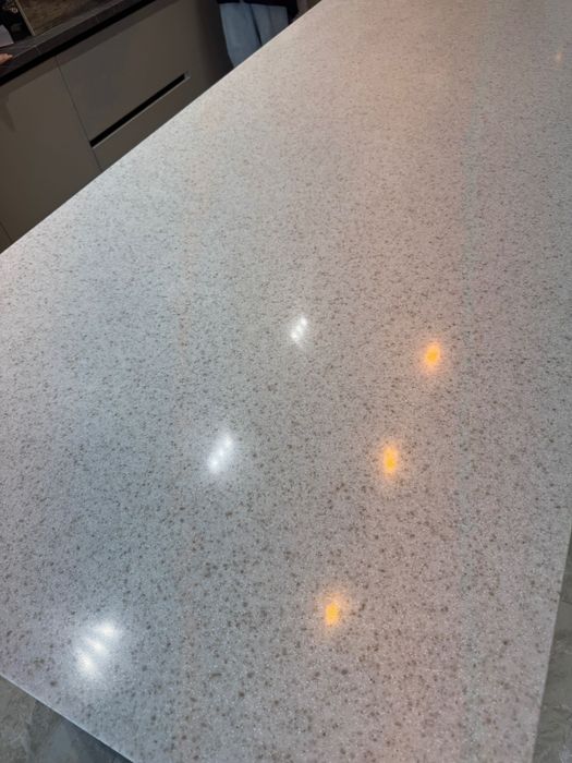 Продается совершенно новый кухонный остров из акрилового камня