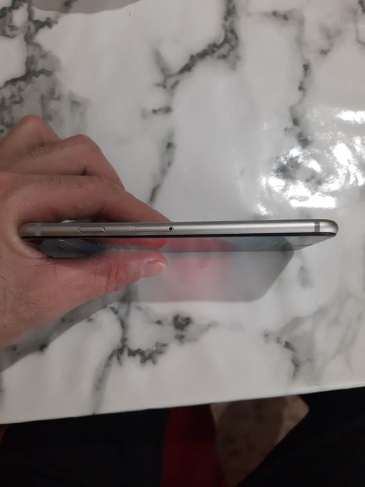 Здравствуйте продаюу  Айфон 6 без кароки