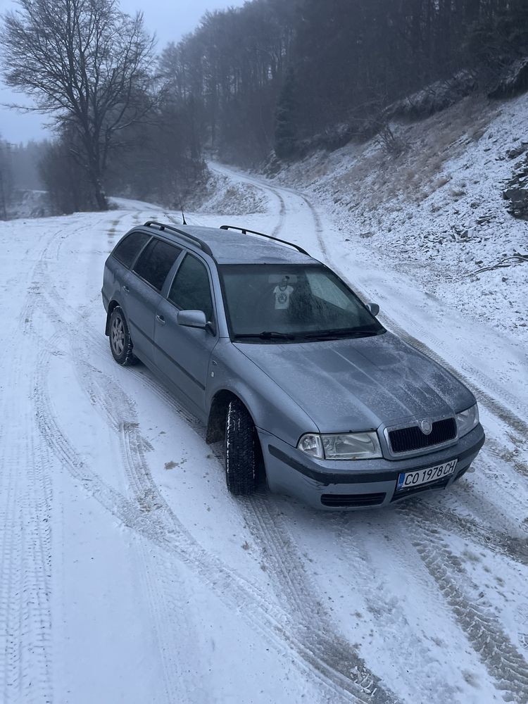 Шкода октавия.