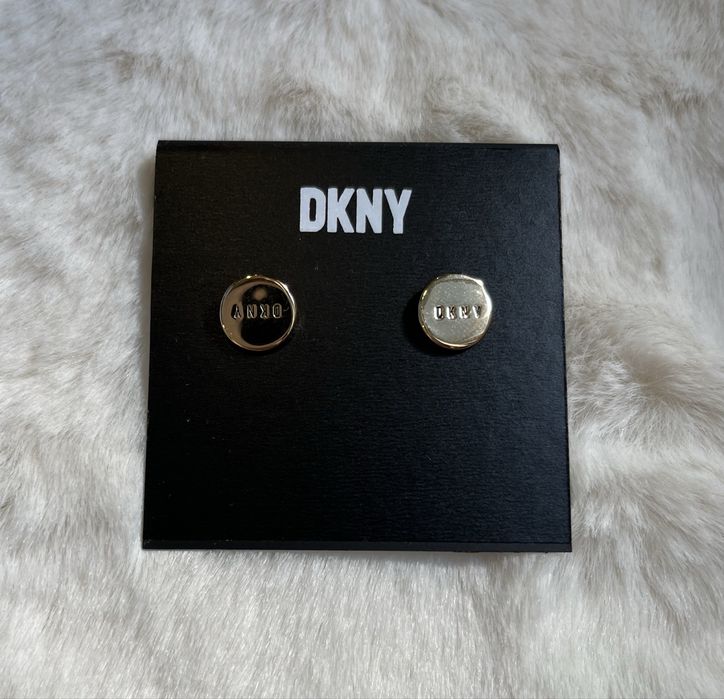 Обеци с лого DKNY