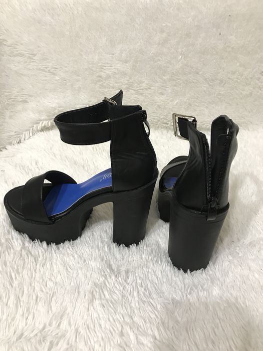 Продам женскую обувь