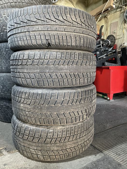 Продам шины 235,55 р17 зимние
