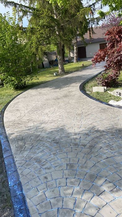 Beton amprentat – pavaj decorativ pentru curți, alei și terase!