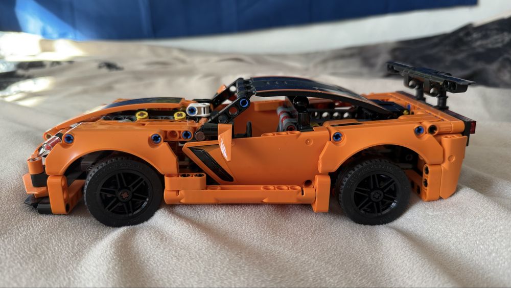 LEGO Technic Chevrolet Corvette ZR1 (42093)