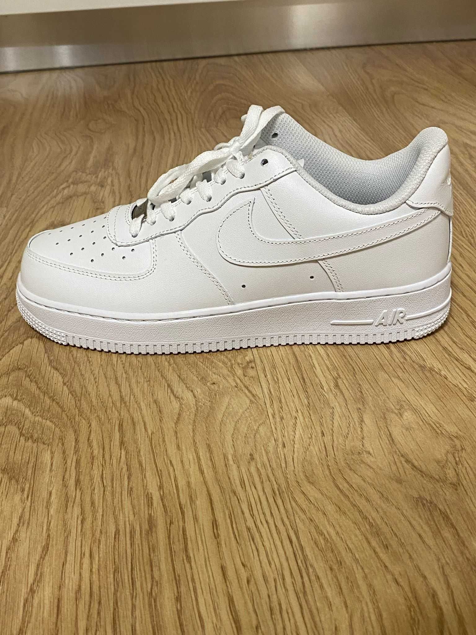 Air Force 1 albi (noi)