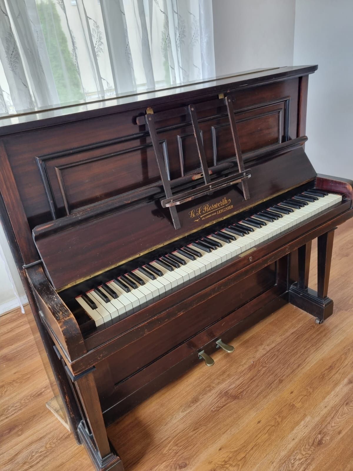 Pianina G. S. Bosworth 130, London Road LEIGESTER