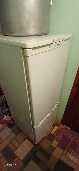 Холодильник на продаже в хорошем рабочем состоянии