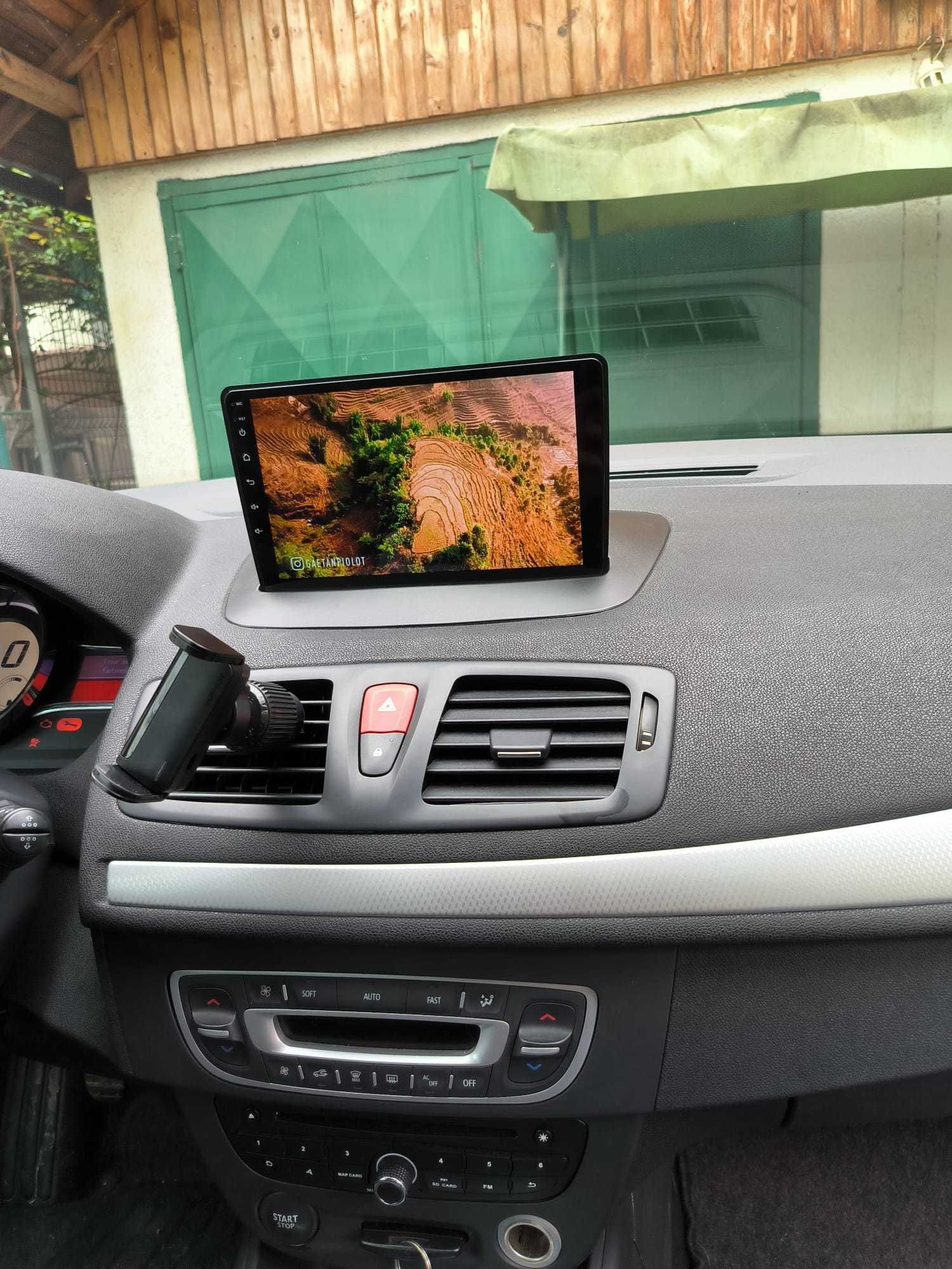 Navigatie Android Renault Megane 3 Fluence Waze YouTube GPS