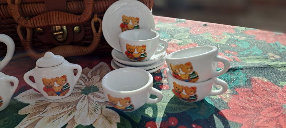 Порцеланов кукленски сервиз