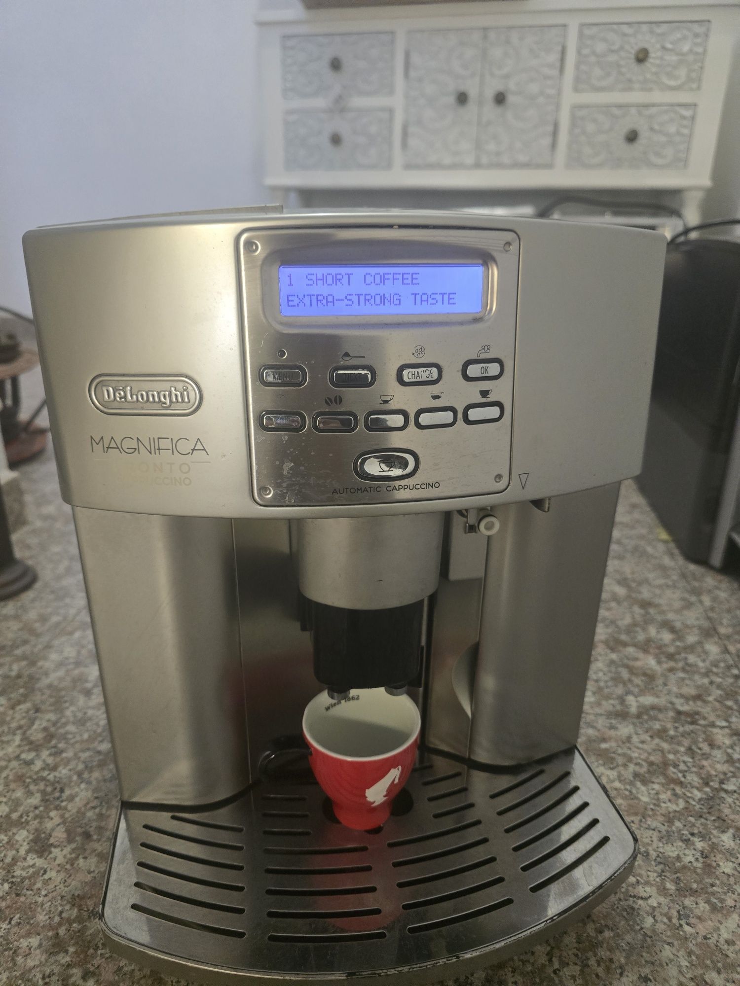 Кафемашина Delonghi magnifica