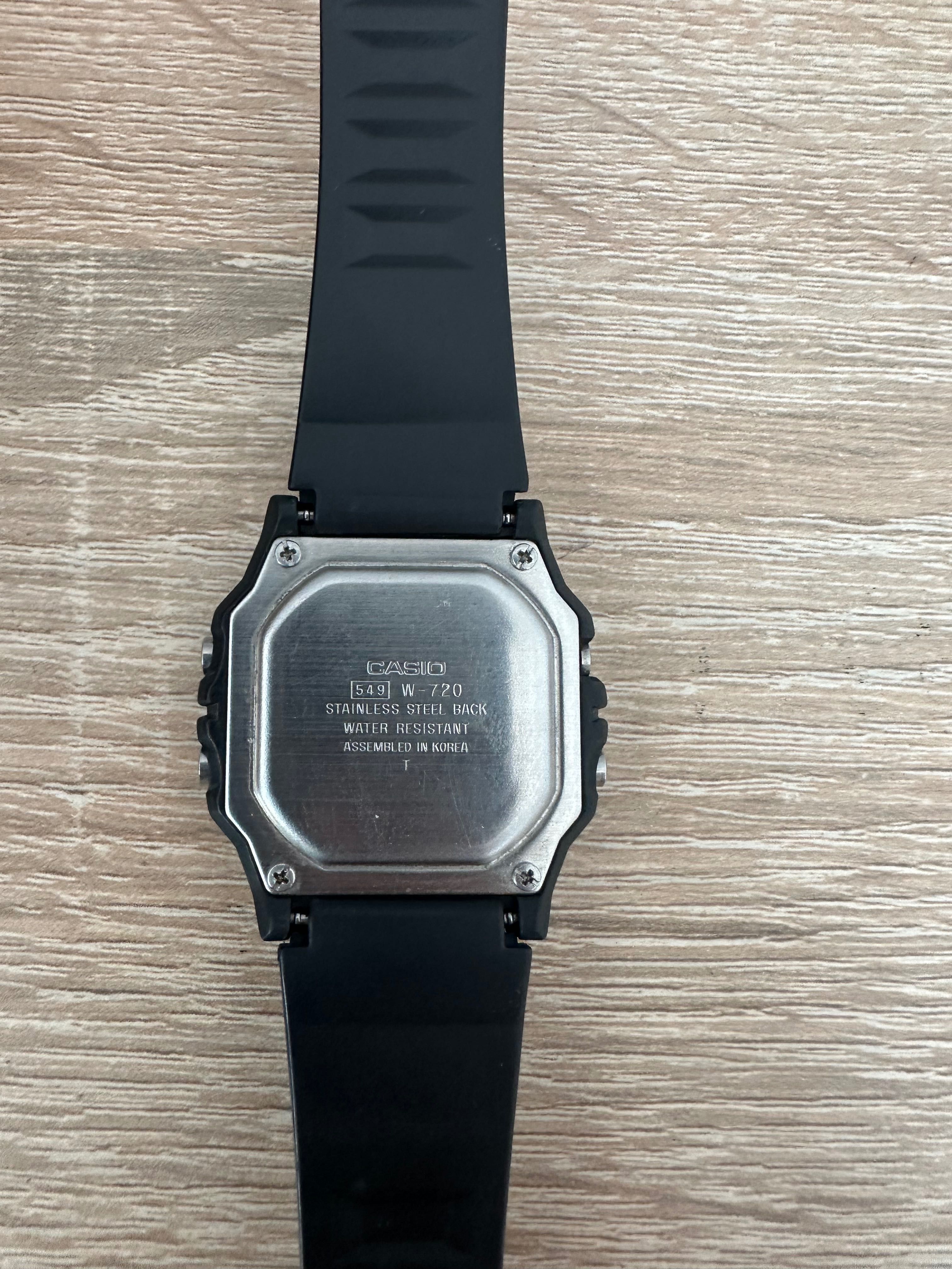 Часовник Casio w-720