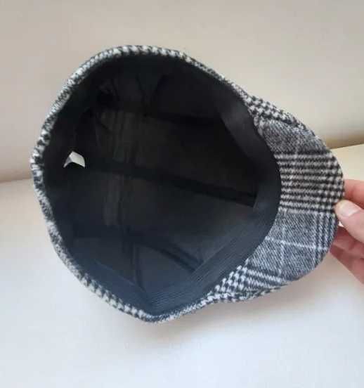 Зимна мъжка шапка с козирка - сива