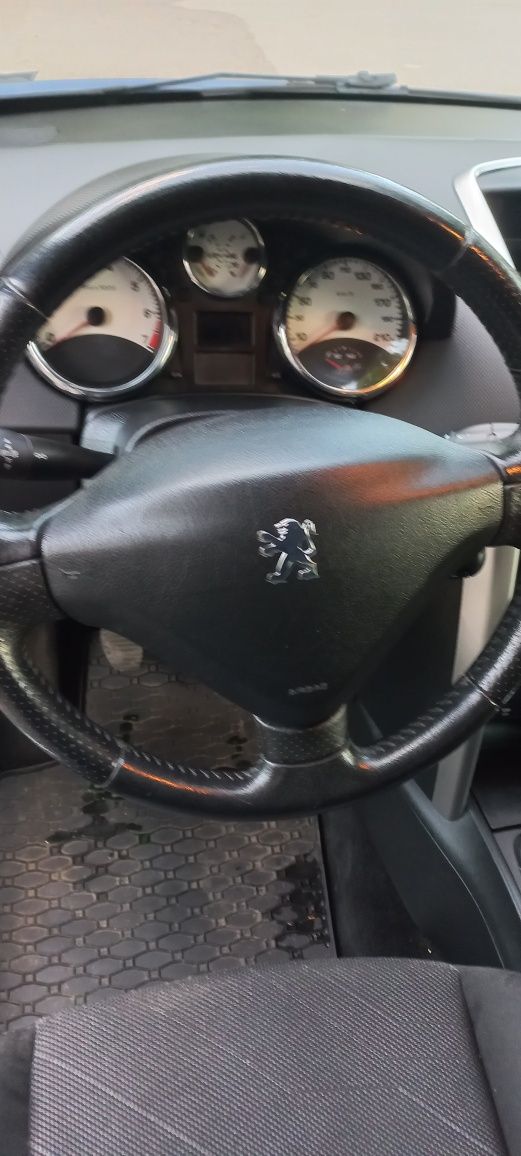 Автомобил Peugeot 207