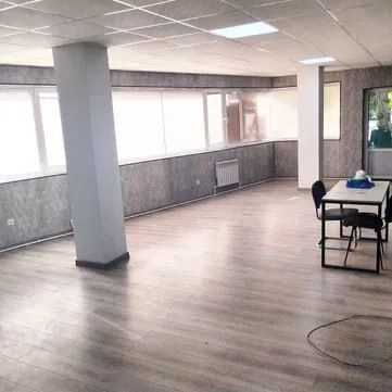 Лабзак вдоль дороги 55м²  2й этаж с ремонтом